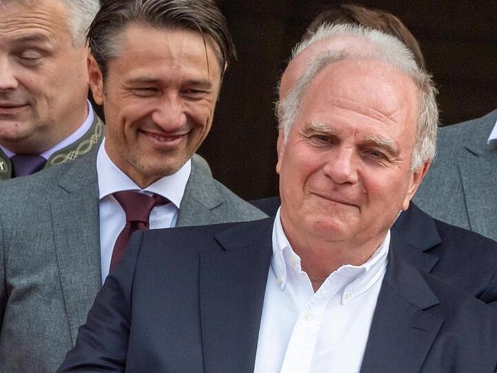 Niko Kovac (l), Trainer des FC Bayern München und Uli Hoeness, Präsident FC Bayern München. Foto: Peter Kneffel