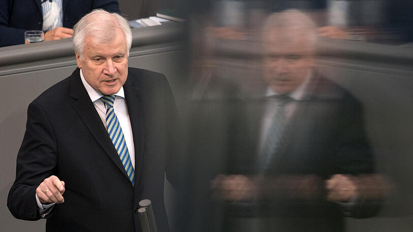Was wusste Horst Seehofer (CSU) über die Missstände im Bremer Bamf &ndash; und wann hat er davon erfahren? Auch das interessiert die Opposition.