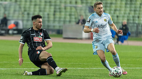 Türkgücüs Mounir Bouziane trifft gegen Drittliga-Tabellenführer 1. FC Saarbrücken zum 1:0.