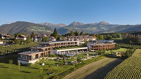 Traumlage: Das Familienhotel Das Mühlwald liegt auf einem Apfelhochplateau in Natz-Schabs.