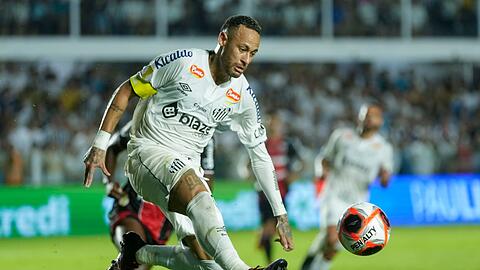 Neymar am Ball f&uuml;r den FC Santos.