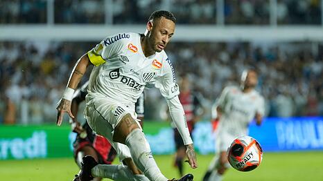 Neymar am Ball f&uuml;r den FC Santos.
