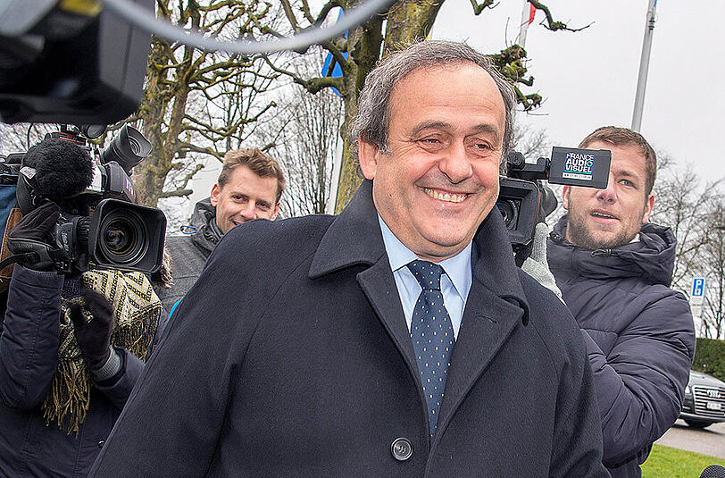 "Ich kämpfe nicht für meine Zukunft, sondern gegen die Ungerechtigkeit", sagte Michel Platini den wartenden Journalisten.