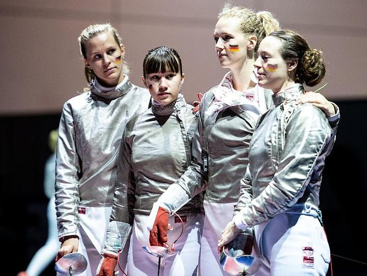 Ann-Sophie Kindler (l-r), Julika Funke, Lea Krüger und Anna Limbach sind im WM-Achtelfinale ausgeschieden.