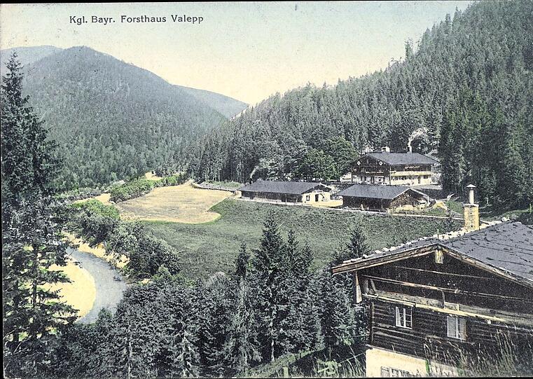 Der Blick auf das "Königlich Bayerische Forsthaus“ 1935. Nun steht das ganze Areal rund um das Forsthaus Valepp unter Ensembleschutz – nicht mehr nur einzelne Gebäude.