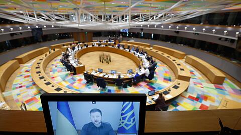 Selenskyj setzt auf neue Gespr&auml;che mit den USA &uuml;ber ein Kriegsende.