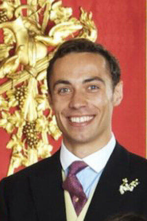 James Middleton (23), Kates Bruder. In der Kirche las er aus der Bibel, im echten Leben leitet er eine Kuchenfabrik.