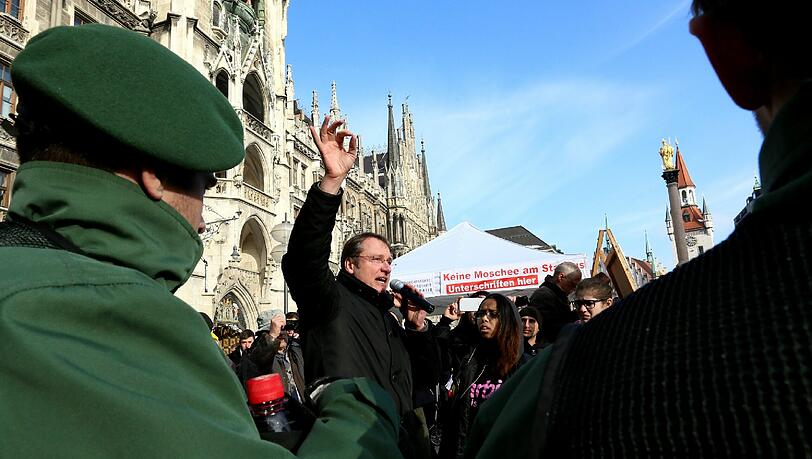 Eine Veranstaltung der "Freiheit" am Marienplatz. Eine Veranstaltung der "Freiheit" am Marienplatz.