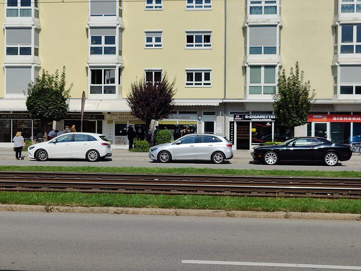 In der Kreillerstraße hat die Polizei vier Personen festgesetzt – möglicherweise besteht ein Zusammenhang mit der Aktion am Bosch-Werk.
