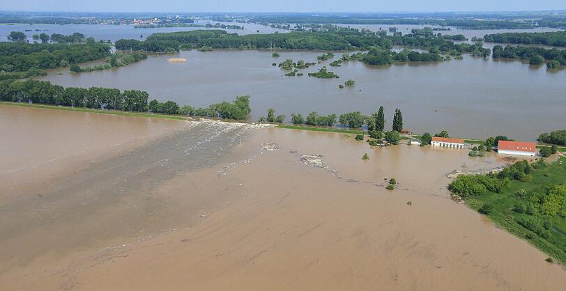 Deichbruch bei Fischbeck in Sachsen-Anhalt - Aktuelle Bilder vom Hochwasser