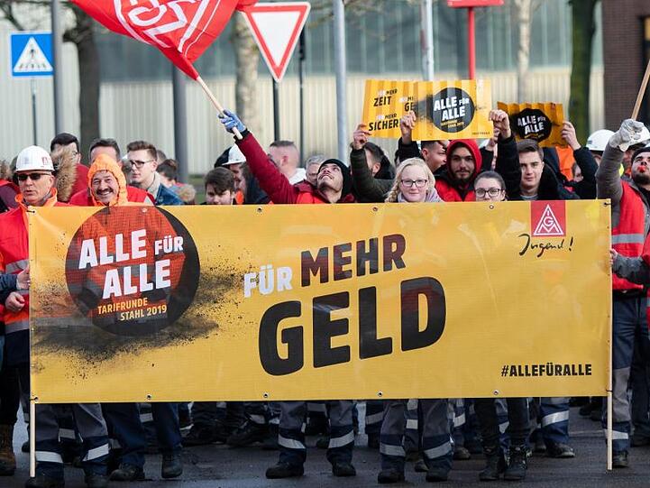 "Mehr Geld" - diese Forderung wurde in vielen Tarifrunden des Jahres 2018 erfüllt.