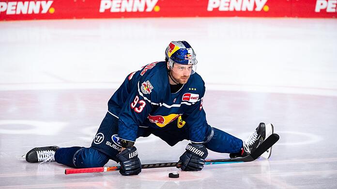 "Ich fand das schon fast witzig, dass ich einmal einen Hattrick schaffe und dann macht einer noch einen Treffer mehr", sagt EHC-Stürmer Maximilian Kastner über seine drei Tore gegen Krefeld.