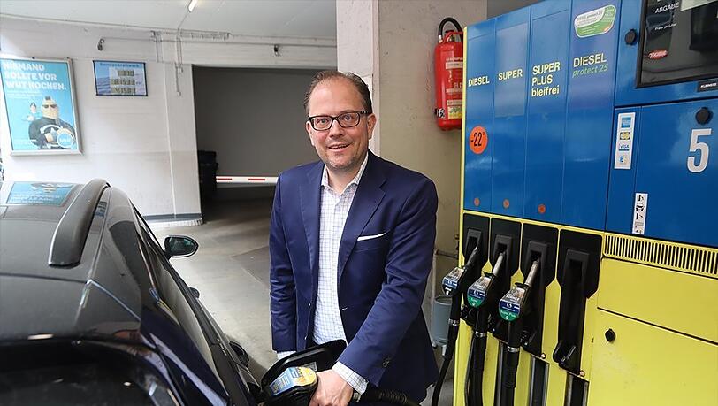 Manuel Pretzl bei der Vorstellung des Diesels.