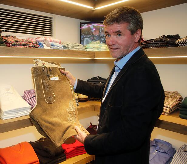 Im Meindl Store: Der TSV 1860 wird mit neuen Anzügen ausgestattet. Die Bilder