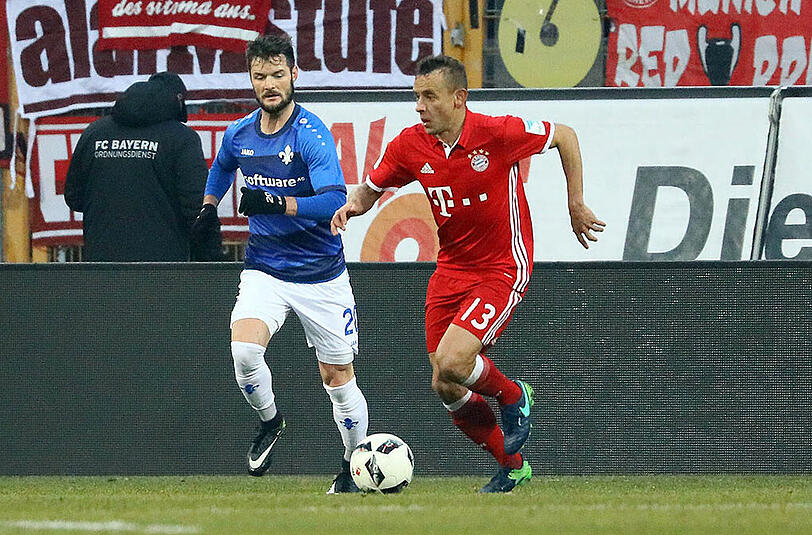RAFINHA: NOTE 4 - Weil Kapitän Lahm kurzfristig ausfiel (muskuläre Probleme beim Warmmachen) spielte der Brasilianer hinten rechts. Stand schlecht bei einer Kopfballchance der Lilien.