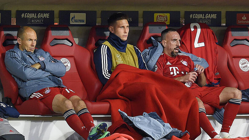 Bedient: Arjen Robben, Niklas Süle und Franck Ribery (v.li.) vom FC Bayern. Gegen Ajax Amsterdam gibt es gleich drei Mal die Fünf - die Einzelkritik zum Durchklicken. Bedient: Arjen Robben, Niklas Süle und Franck Ribery (v.li.) vom FC Bayern. Gegen Ajax Amsterdam gibt es gleich drei Mal die Fünf - die Einzelkritik zum Durchklicken.