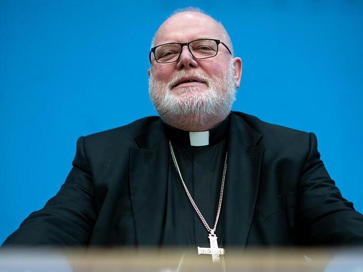 Kardinal Reinhard Marx spricht bei einer Pressekonferenz. Foto: Bernd von Jutrczenka/dpa/