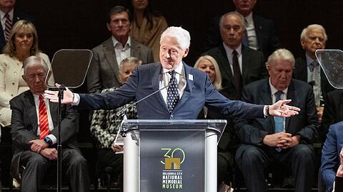 Clinton für mehr Miteinander