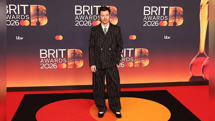 In Anzug und Ballerinas: Harry Styles auf dem roten Teppich der Brit Awards in Manchester. In Anzug und Ballerinas: Harry Styles auf dem roten Teppich der Brit Awards in Manchester.