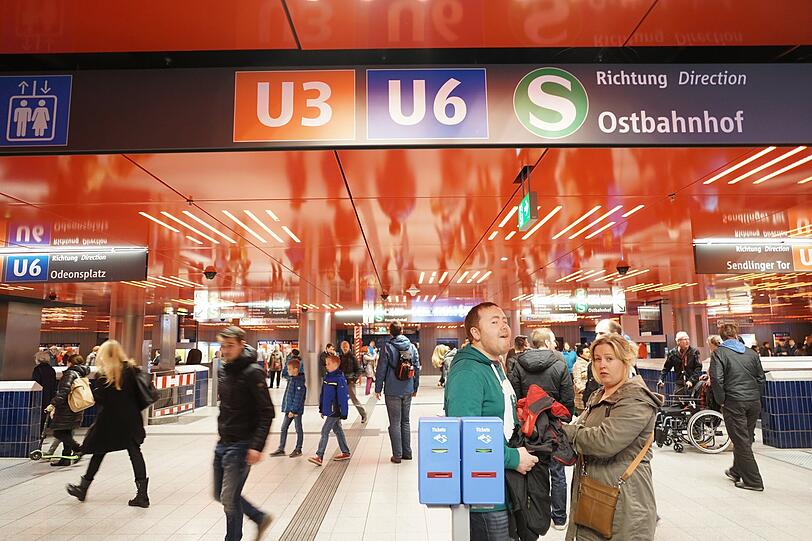 Eine spezielle LED-Lichttechnik sorgt für einen besonderen Lichteffekt im neuen Zwischengeschoss am Marienplatz.