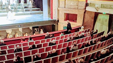 Wenn nur ein Viertel der Plätze besetzt werden darf, wird es im Theater ungemütlich. (Archivbild)