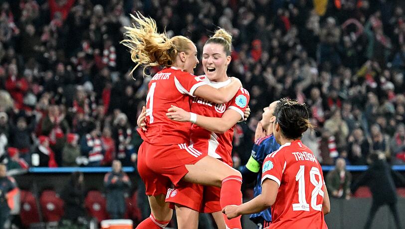 Glodis Viggosdottir (links) lässt sich für den Siegtreffer feiern.