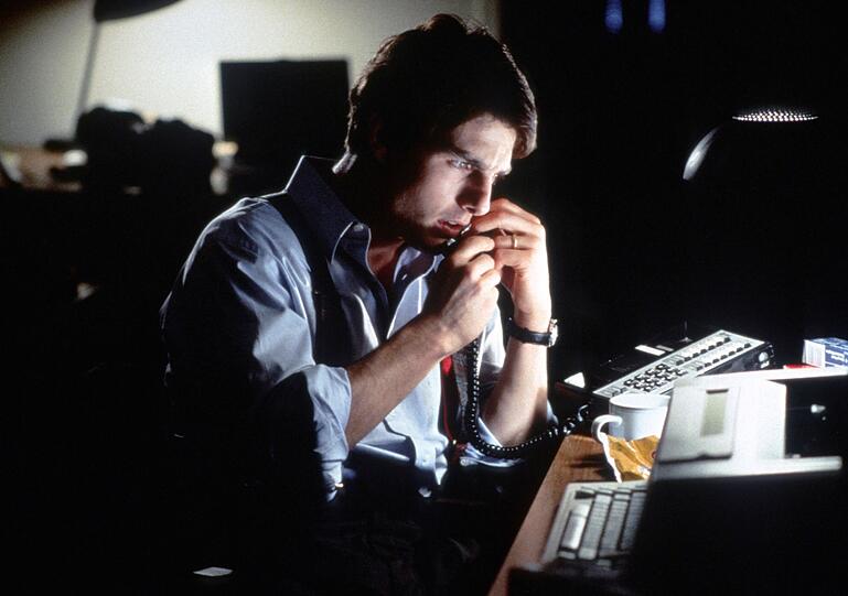 Mitch McDerre erfährt, dass sein Arbeitgeber, eine Anwalts-Sozietät, mit der Mafia unter einer Decke steckt: In "Die Firma" briliert Hollywood-Superstar Tom Cruise (Bild) einmal mehr als Anwalt. Mitch McDerre erfährt, dass sein Arbeitgeber, eine Anwalts-Sozietät, mit der Mafia unter einer Decke steckt: In "Die Firma" briliert Hollywood-Superstar Tom Cruise (Bild) einmal mehr als Anwalt.