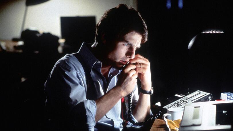 Mitch McDerre erfährt, dass sein Arbeitgeber, eine Anwalts-Sozietät, mit der Mafia unter einer Decke steckt: In "Die Firma" briliert Hollywood-Superstar Tom Cruise (Bild) einmal mehr als Anwalt. Mitch McDerre erfährt, dass sein Arbeitgeber, eine Anwalts-Sozietät, mit der Mafia unter einer Decke steckt: In "Die Firma" briliert Hollywood-Superstar Tom Cruise (Bild) einmal mehr als Anwalt.