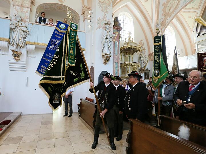 Filser-Fahnenweihe in der Heilig-Kreuz-Kirche in Forstenried. Die Bilder.