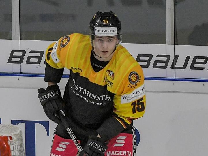 Stefan Loibl von Deutschland am Puck. Foto: Armin Weigel/Archivbild