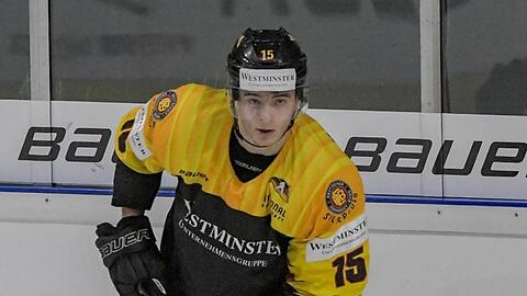 Stefan Loibl von Deutschland am Puck. Foto: Armin Weigel/Archivbild