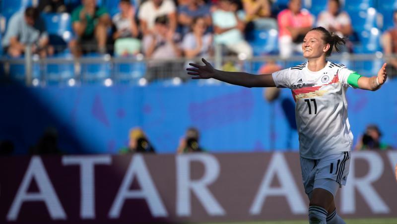 Alexandra Popp jubelt nach ihrem Tor zum 3:0 im Spiel gegen Südafrika. Alexandra Popp jubelt nach ihrem Tor zum 3:0 im Spiel gegen Südafrika.