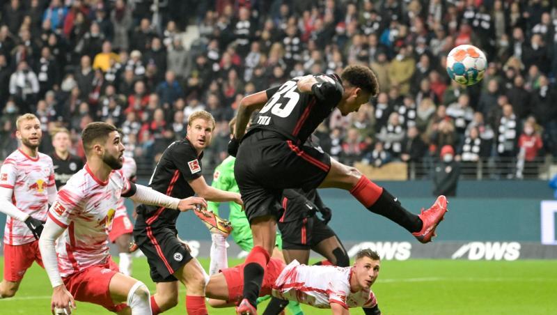 Tuta rettet mit seinem Kopfballtor Eintracht Frankfurt einen Punkt gegen RB Leipzig.