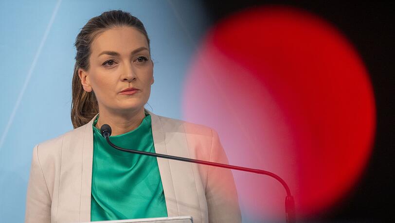 Judith Gerlach warnt vor der Gefahr von Zeckenbissen (Archivfoto). Judith Gerlach warnt vor der Gefahr von Zeckenbissen (Archivfoto).