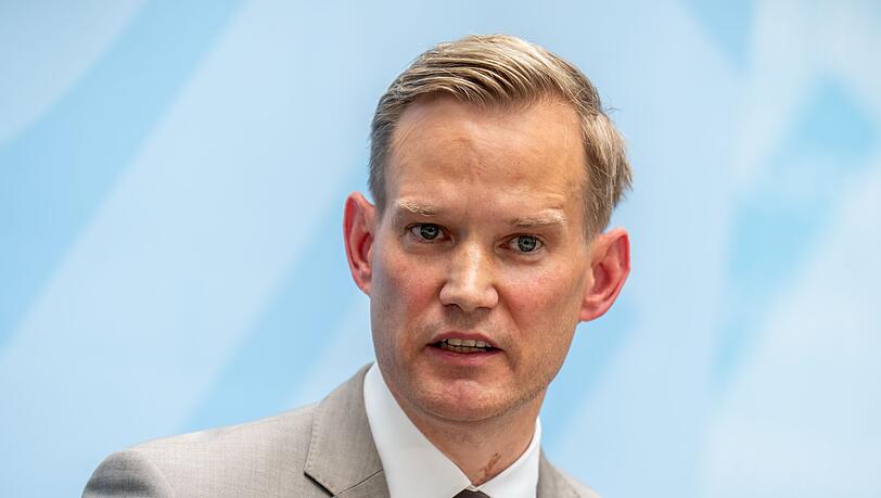 Hendrik Streeck stellt klar: Ihm geht es in der Debatte nicht ums Sparen. (Archivbild) Hendrik Streeck stellt klar: Ihm geht es in der Debatte nicht ums Sparen. (Archivbild)