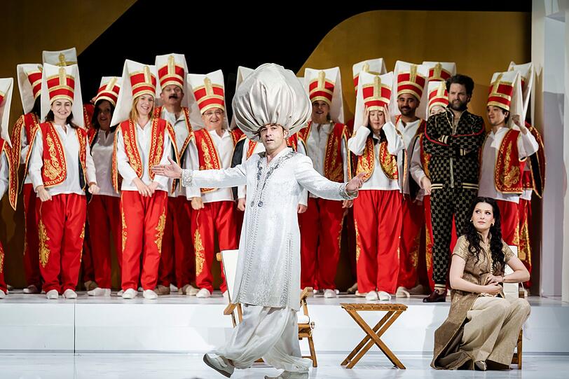 Bülent Ceylan ist an der Berliner Staatsoper als Bassa Selim in Mozarts "Die Entführung aus dem Serail" zu sehen. Bülent Ceylan ist an der Berliner Staatsoper als Bassa Selim in Mozarts "Die Entführung aus dem Serail" zu sehen.