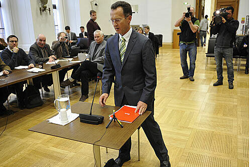 Siegfried Naser am Donnerstag im Landtag vor seiner Aussage vor dem Untersuchungsauschuss
