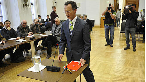 Siegfried Naser am Donnerstag im Landtag vor seiner Aussage vor dem Untersuchungsauschuss Siegfried Naser am Donnerstag im Landtag vor seiner Aussage vor dem Untersuchungsauschuss