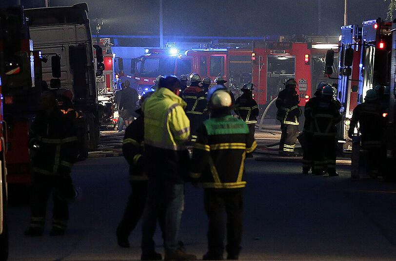 Einsatzkräfte in Hamburg-Veddel. Foto: Bodo Marks