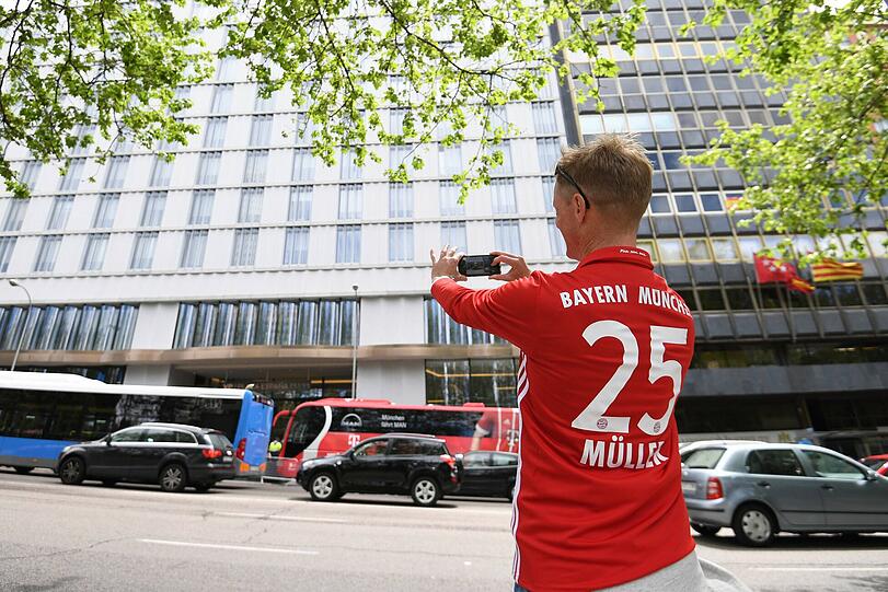 Die Stars des FC Bayern sind in Madrid angekommen! Jetzt gilt es den Fokus auf die Partie gegen Real Madrid zu richten. Die Bilder der Ankunft.