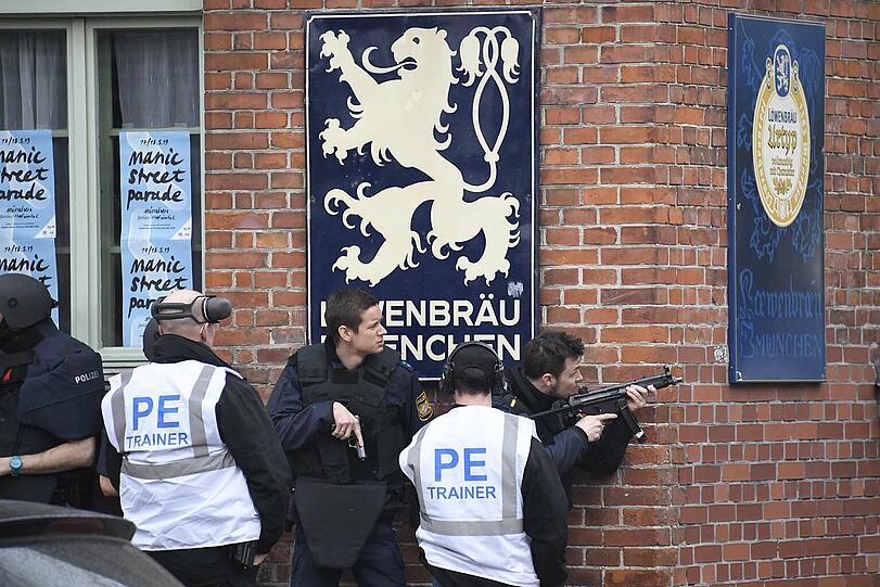 Die Polizei probt in dieser Woche im Schlachthofviertel den Ernstfall - klicken Sie sich durch!