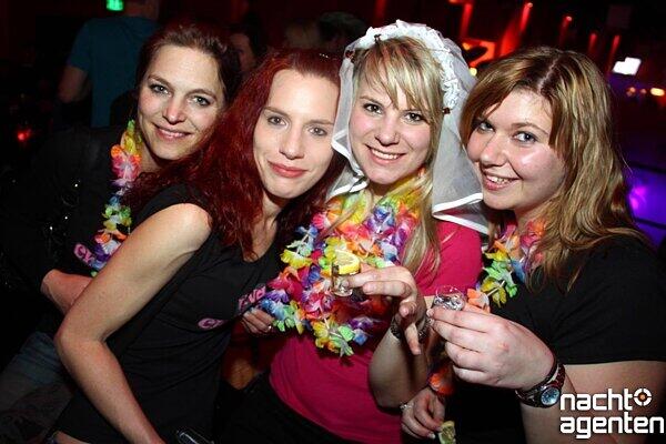 Jeden Samstag heißt es in der Nachtgalerie: Es gibt nur ein Gas&hellip;Vollgas! Mehr Bilder von dieser Party auf: www.nachtagenten.de