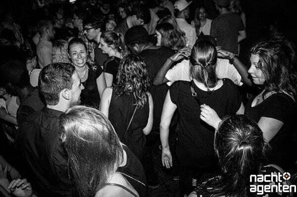"Worst Behaviour" war das Motto am Samstag im "Crux". Mehr Bilder unter: Tracht und Club - das passt zusammen! Am Dienstag wurde beim "Heimatabend" im "8below" gefeiert. Mehr Bilder unter: www.nachtagenten.de