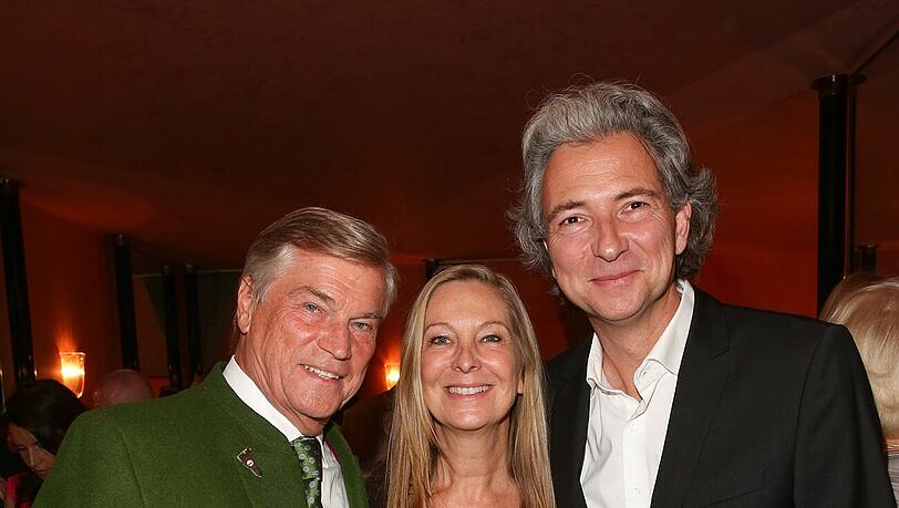 Jochen Busse und Andrea Sixt mit Cord Troebst. Jochen Busse und Andrea Sixt mit Cord Troebst.
