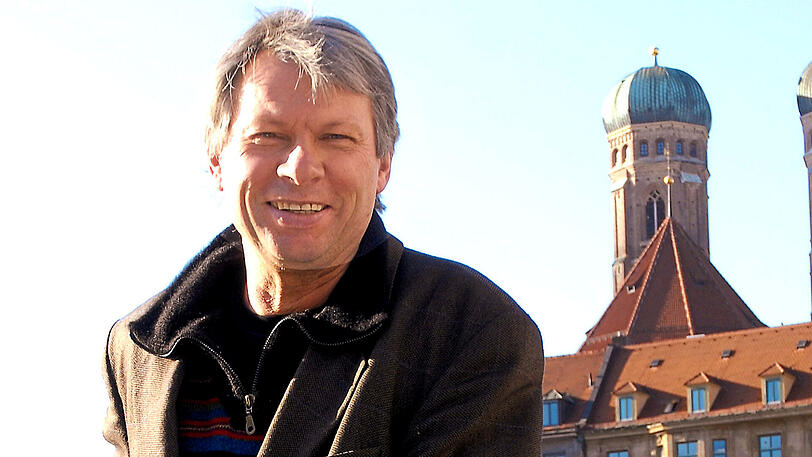Stadtrat Herbert Danner. Nicht im Bild: sein Handy. Würde auch gar nicht gehen. Der leidenschaftliche Bienenzüchter hat nämlich gar keins.