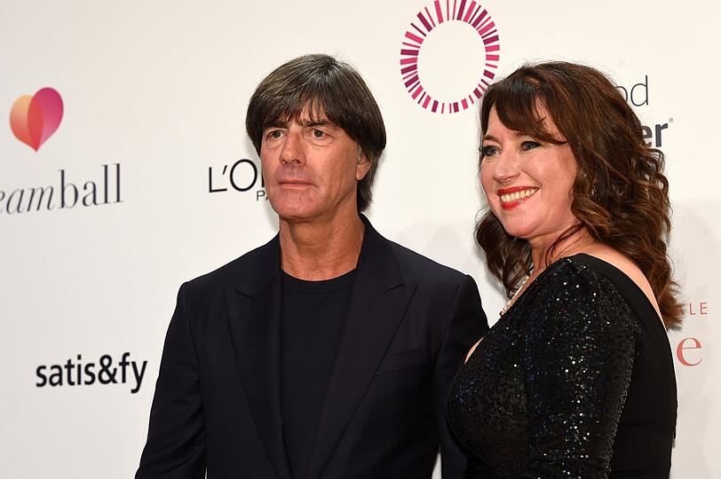 Joachim Löw mit Ruth Neri (Geschäftsführerin DKMS Life)