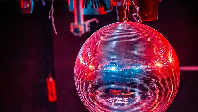 Der 20-J&auml;hrige wurde unter anderem wegen Rauchens in der Disco aus dem Geb&auml;ude geworfen. (Symbolbild)