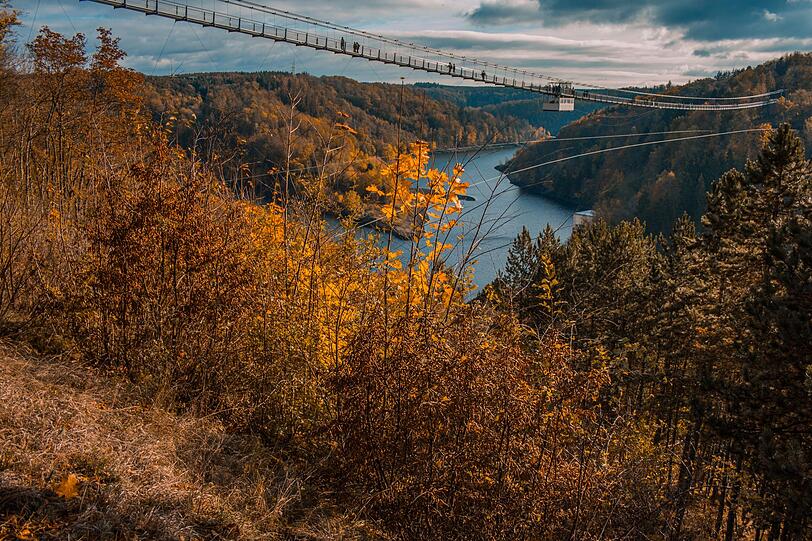 Mitten in Deutschland, aber genauso farbenprächtig wie der "echte" Indian Summer in den USA und Kanada: Im Harz erstrahlen die Buchenwälder rund um den Brocken im Herbst in leuchtenden Tönen. Mystischer Nebel am Morgen oder Abendsonne zur Goldenen Stunde - hier warten zu jeder Tageszeit Traumkulissen und Fotomotive, die keine Wünsche offen lassen. Mitten in Deutschland, aber genauso farbenprächtig wie der "echte" Indian Summer in den USA und Kanada: Im Harz erstrahlen die Buchenwälder rund um den Brocken im Herbst in leuchtenden Tönen. Mystischer Nebel am Morgen oder Abendsonne zur Goldenen Stunde - hier warten zu jeder Tageszeit Traumkulissen und Fotomotive, die keine Wünsche offen lassen.