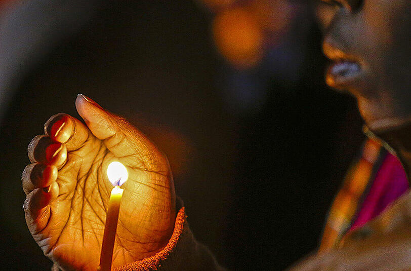 Eine Frau demonstriert in der US-Stadt Ferguson, Missouri, wegen der tödlichen Polizeischüsse auf einen jungen Schwarzen.