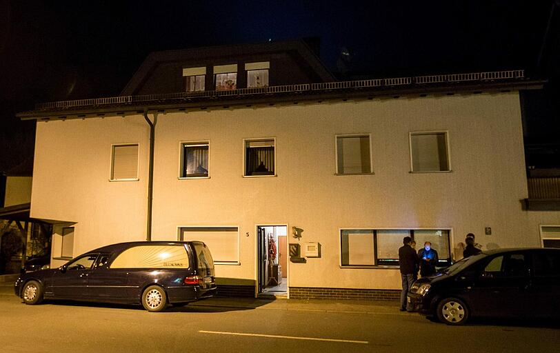 Abendlicher Einsatz im oberfränkischen Wallenfels. In einem Haus sind Überreste von toten Säuglingen gefunden worden.